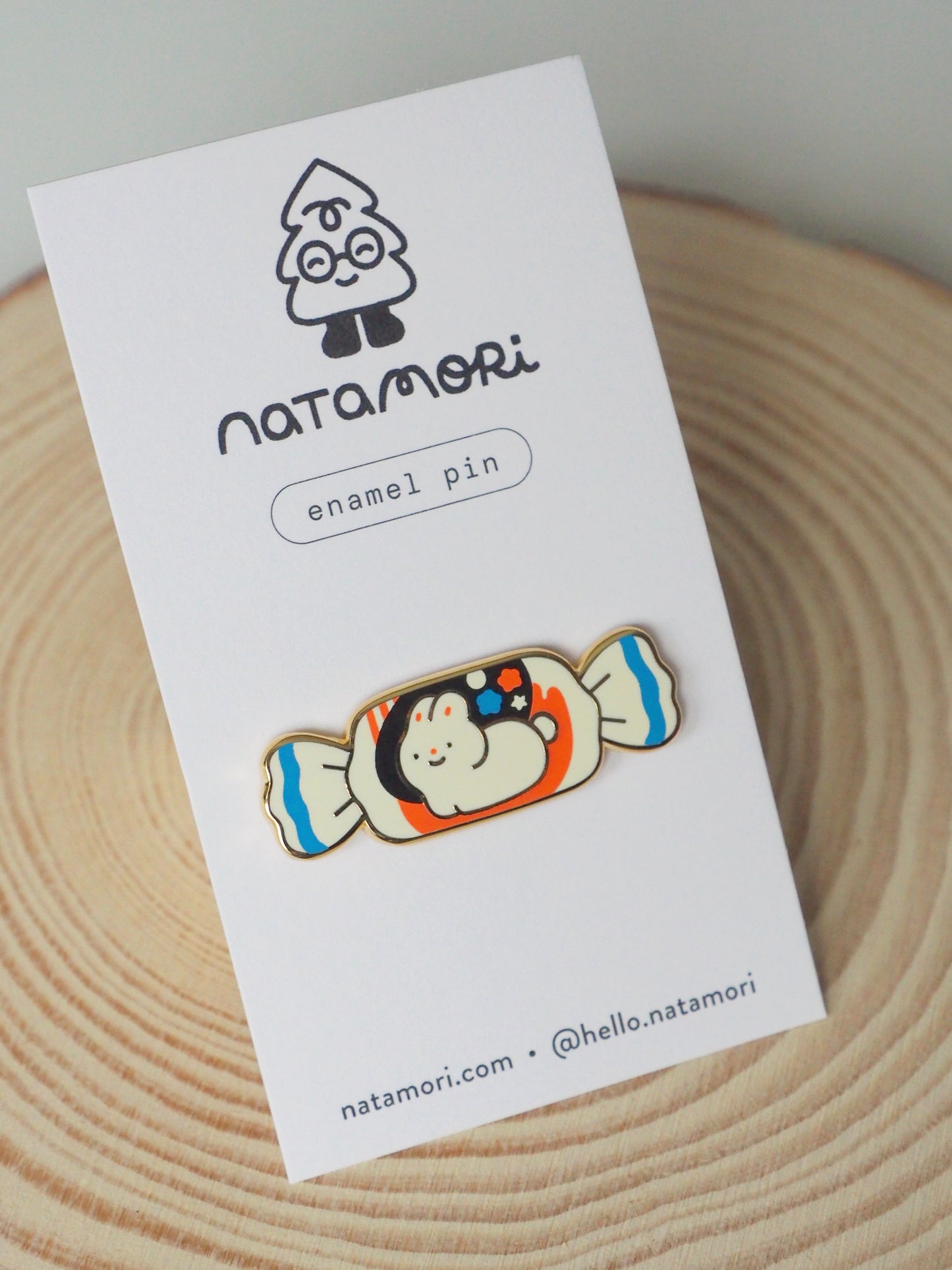 white rabbit • enamel pin