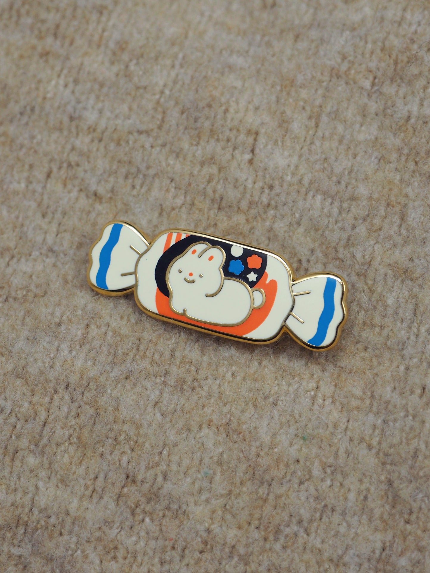 white rabbit • enamel pin
