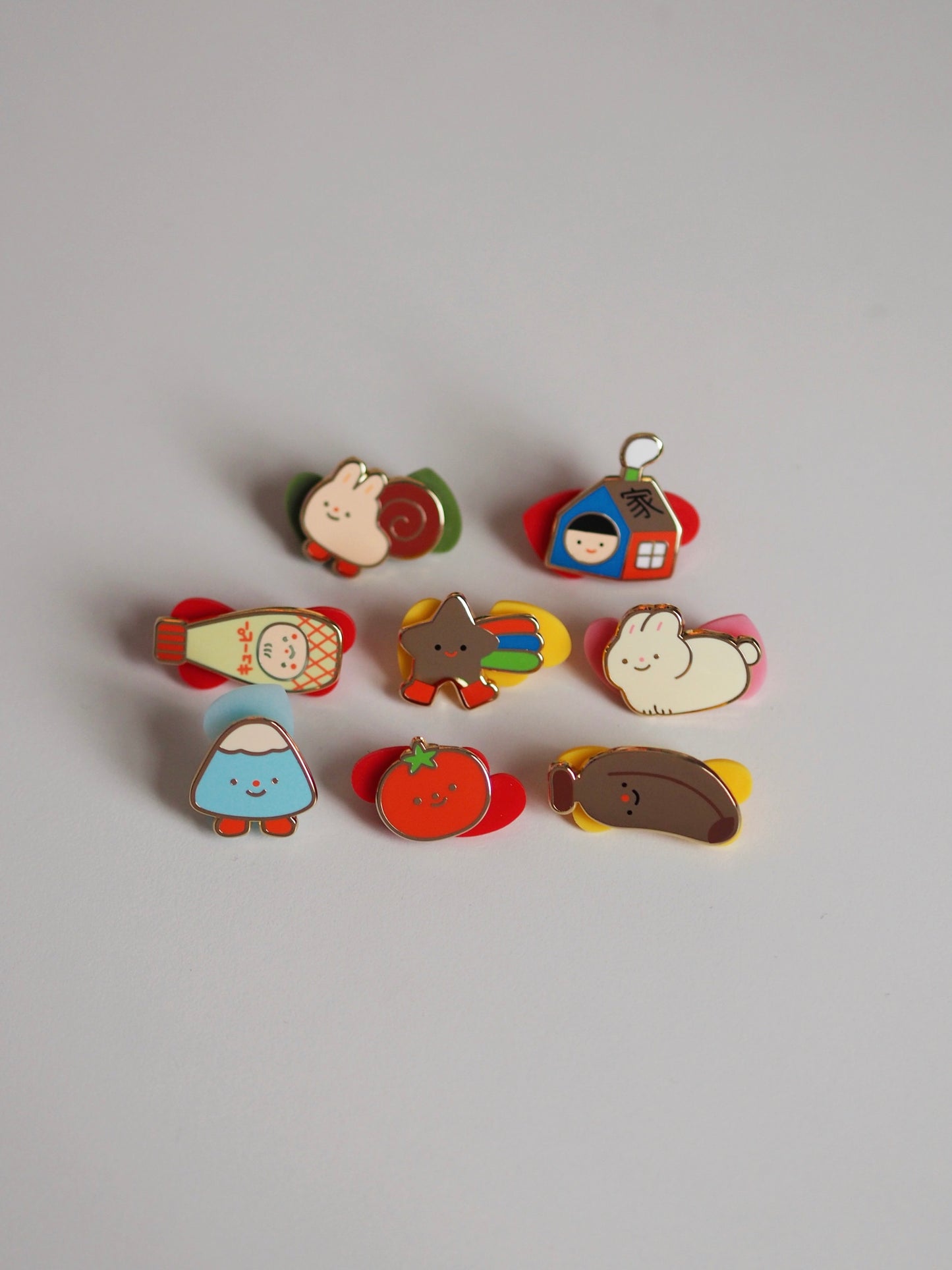 home (家) • enamel pin
