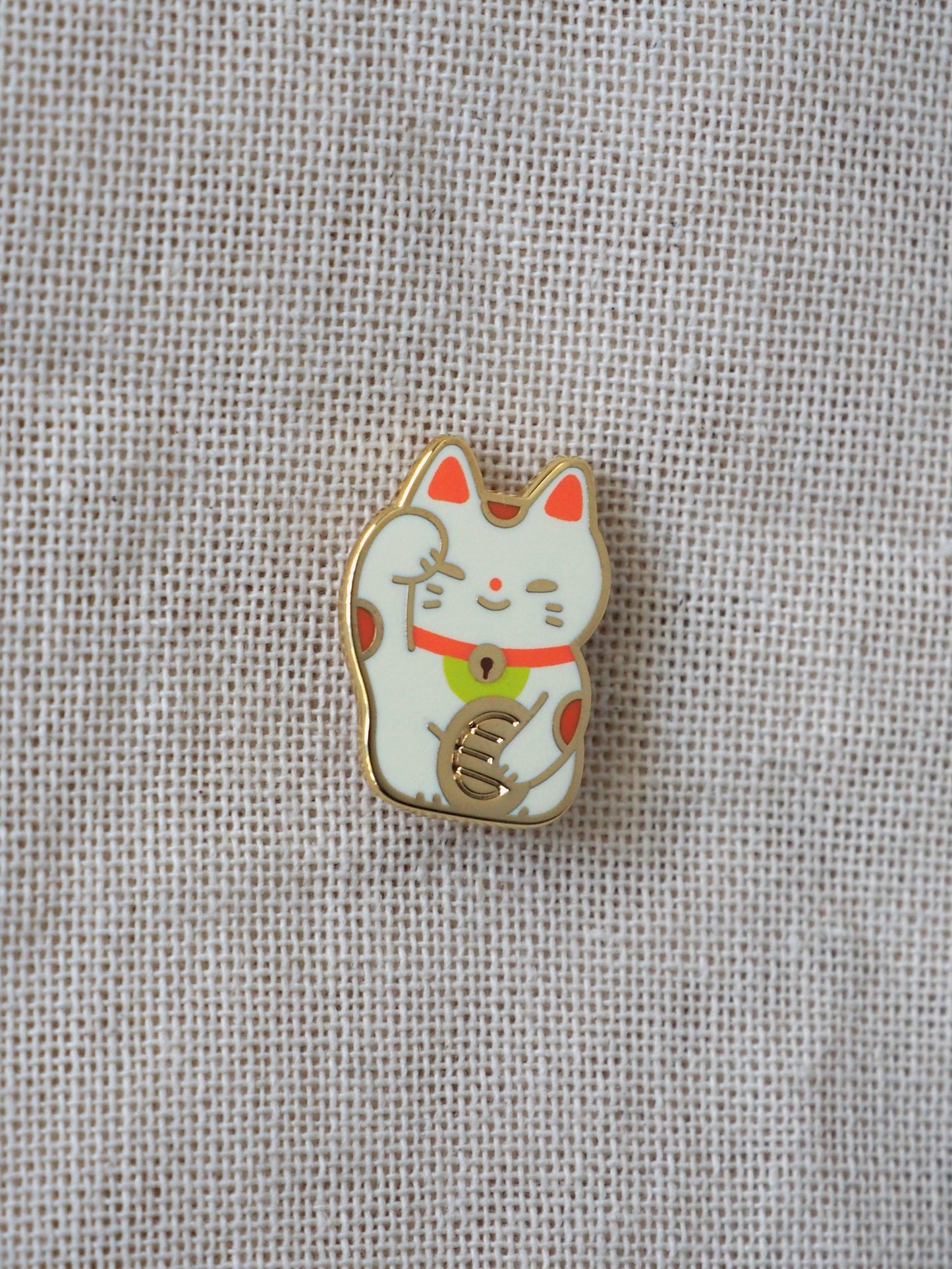 lucky cat • enamel pin