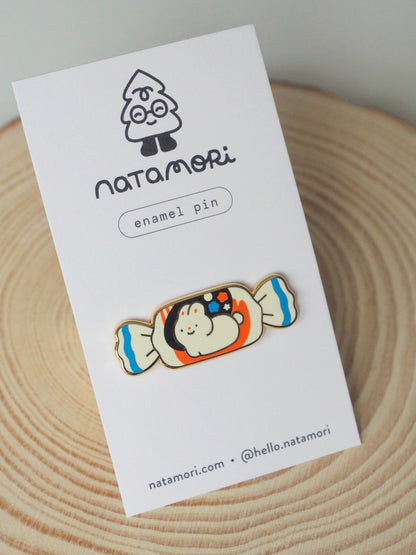 white rabbit • enamel pin