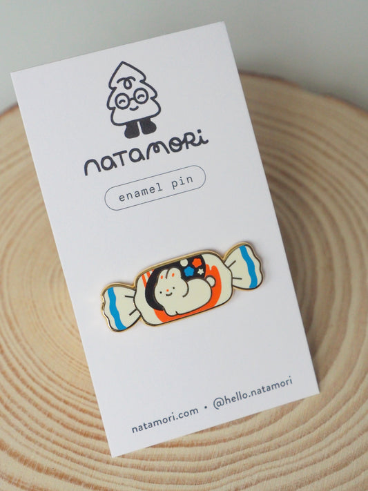 white rabbit • enamel pin