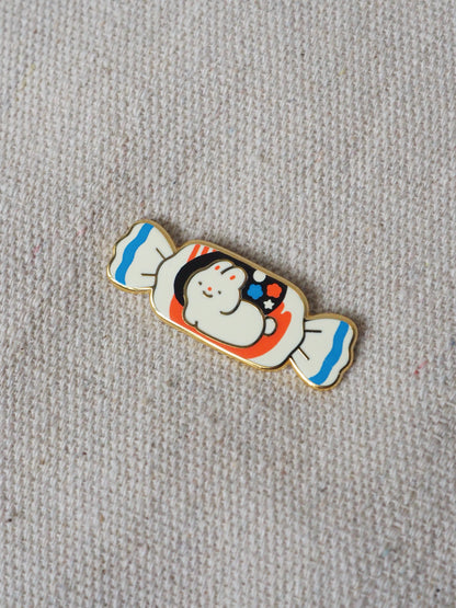 white rabbit • enamel pin