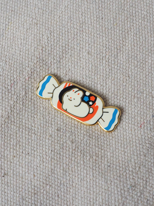 white rabbit • enamel pin