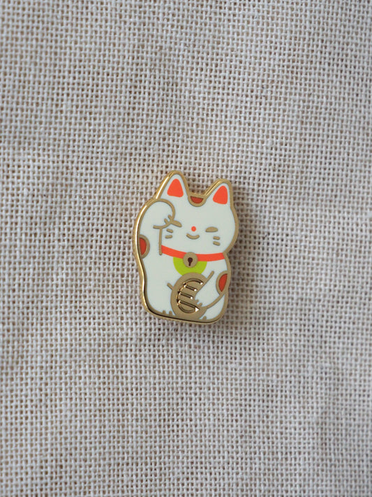 lucky cat • enamel pin
